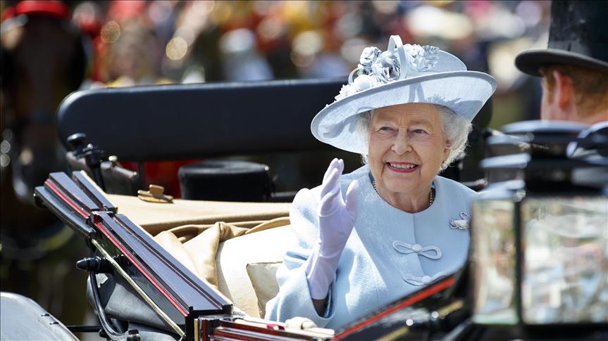 Queen formally opens Commonwealth Summit in London