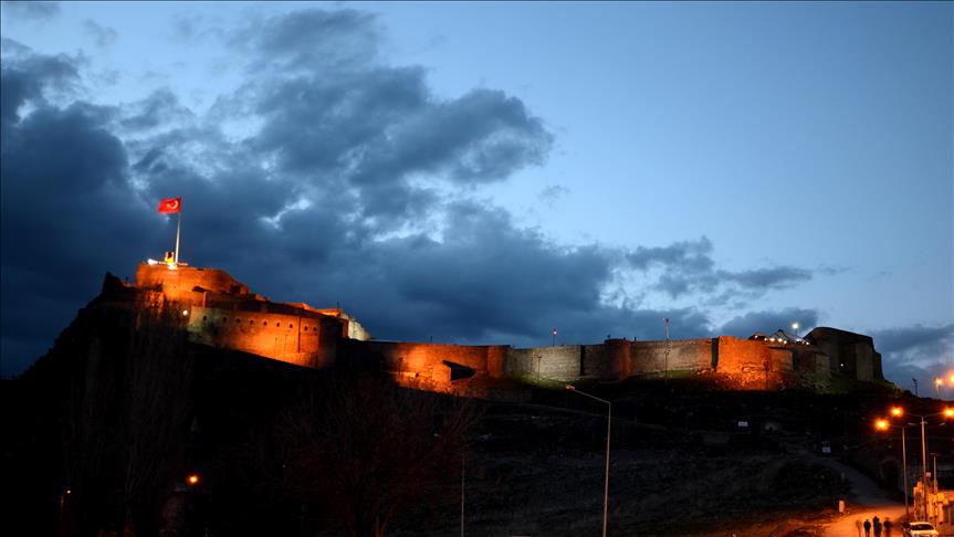 Turquie: Kars, la "porte de l'Anatolie" illuminée
