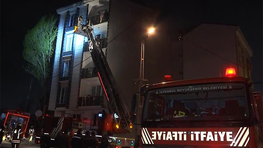 Esenyurt'ta yangın çıkan apartmanda 12 kişi mahsur kaldı