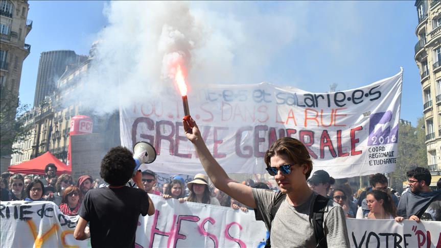 Manifestation à Paris: des heurts entre forces de l’ordre et manifestants 