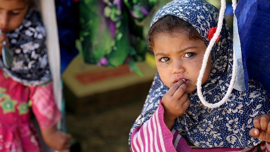 مادر یمنی و فرزندان معلولش با مشکلات دست و پنجه نرم می‌کنند
