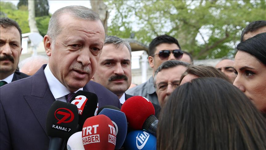 Erdogan señala "complot" en clásico de fútbol de Estambul