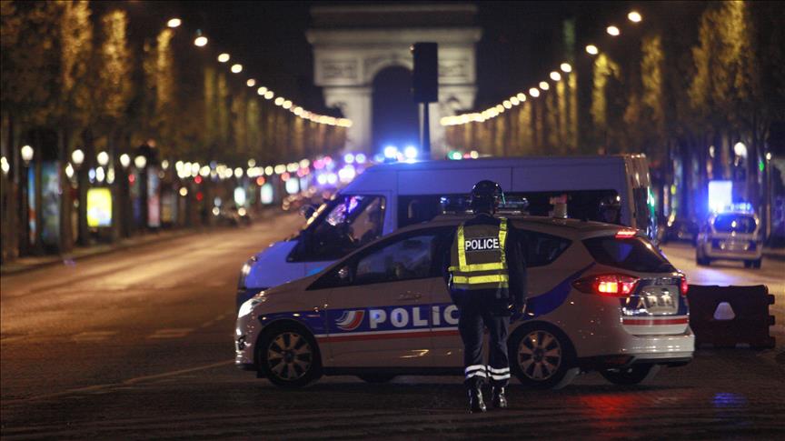 Attentat des Champs-Elysées: une plaque en mémoire du policier tué dévoilée 