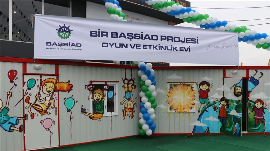 Mobile fun houses built for Syrian children 