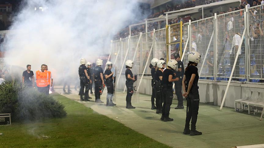 Türk futbolunun kanayan yarası: Tribün olayları