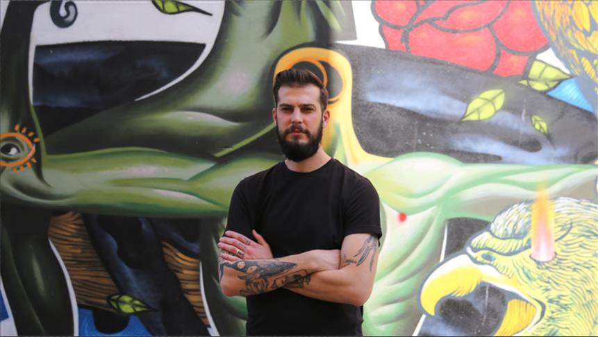 رسام تركي الغرافيتي فن يحارب التلوث البصري