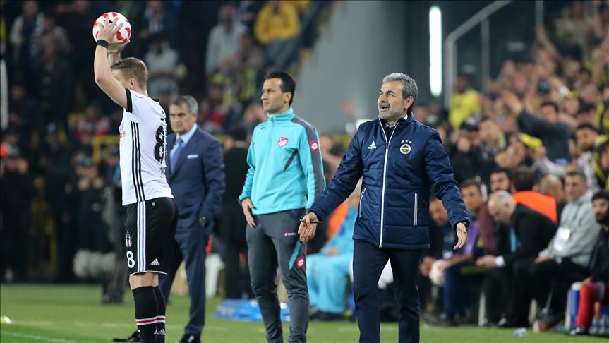 Fenerbahçe Teknik Direktörü Kocaman: Beşiktaşlılar hakeme sorup sahayı terk etmediler
