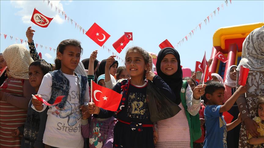 На севере Сирии отмечают День суверенитета и детей Турции