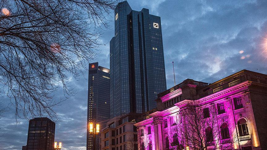 Deutsche Bank’ın net karında sert azalış 