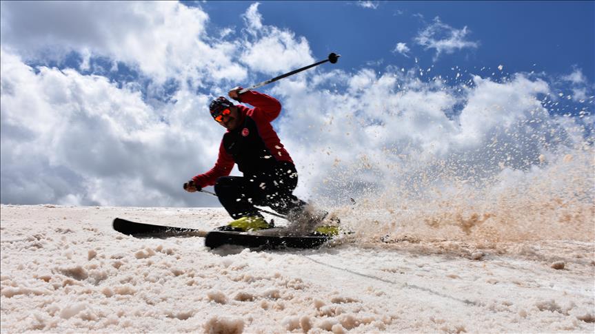 Turska: Ljubitelji skijanja uživaju na planinama koje su do augusta prekrivene snijegom