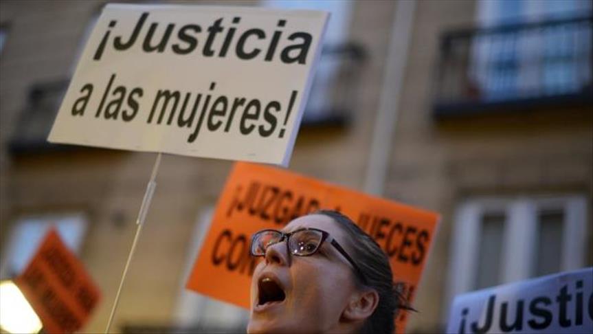 Nueve años de prisión para acusados de abusar en grupo a una joven en España