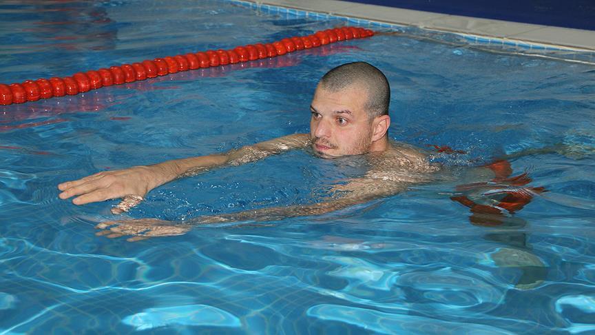 Havuzda Da Parkede De Engel Tanimiyor