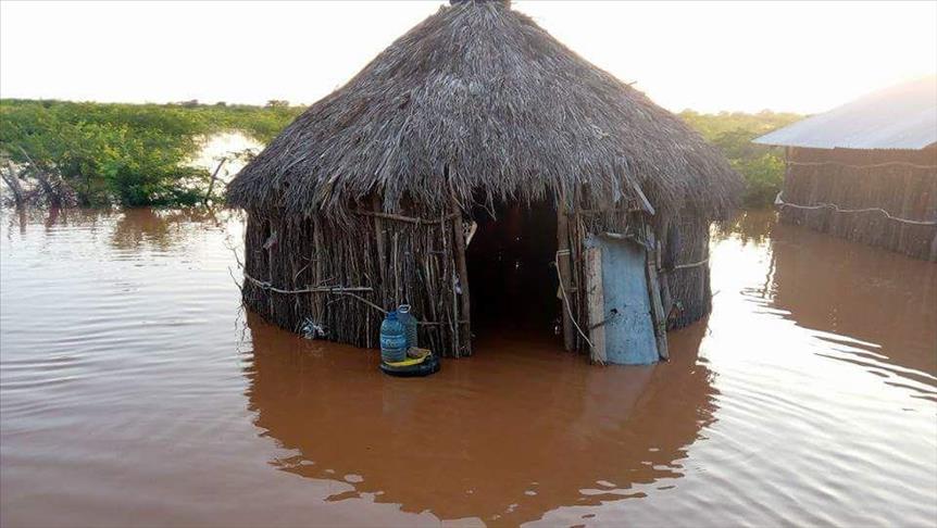 Floods leave hundreds of thousands homeless in Kenya