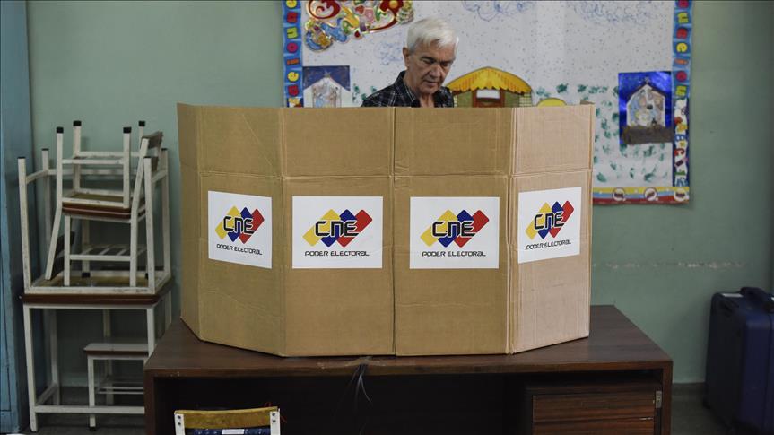 En Venezuela dos candidatos opositores buscan una "posible unidad"