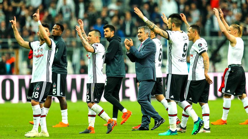 Beşiktaş derbide liderlik peşinde