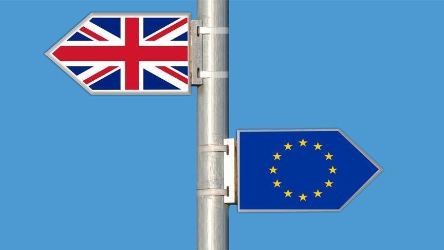 EU Brexit negotiator urges UK on Irish border solution