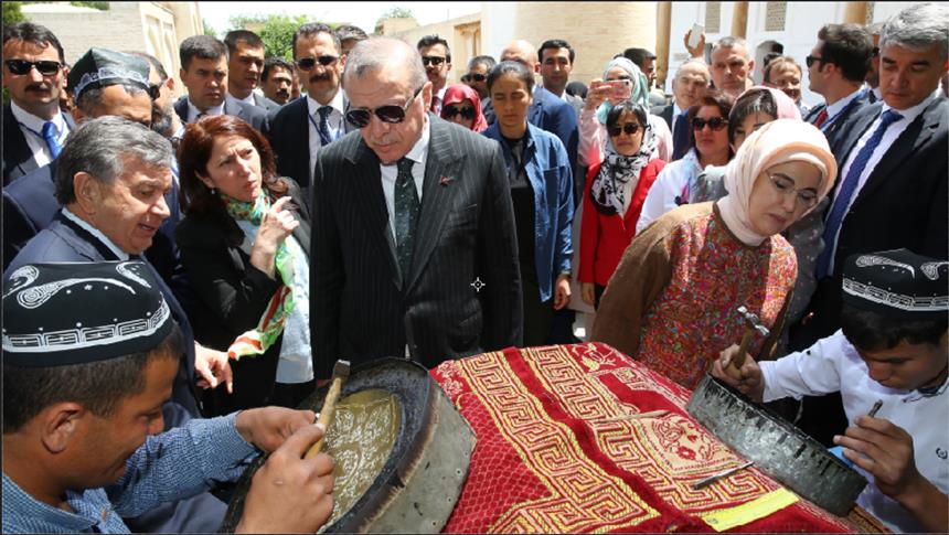 أردوغان يزور الأماكن التاريخية في بخارى