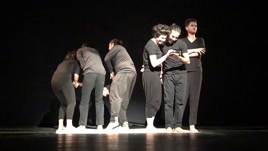 Filistinli tiyatrocular İsrail işgalini sahnede anlatıyor