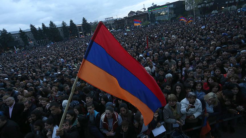 Ermenistan’da tansiyon yükseliyor 