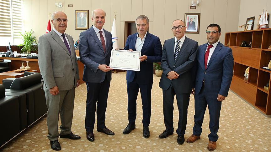 Teknik direktör Ersun Yanal 33 yıl sonra diplomasını aldı