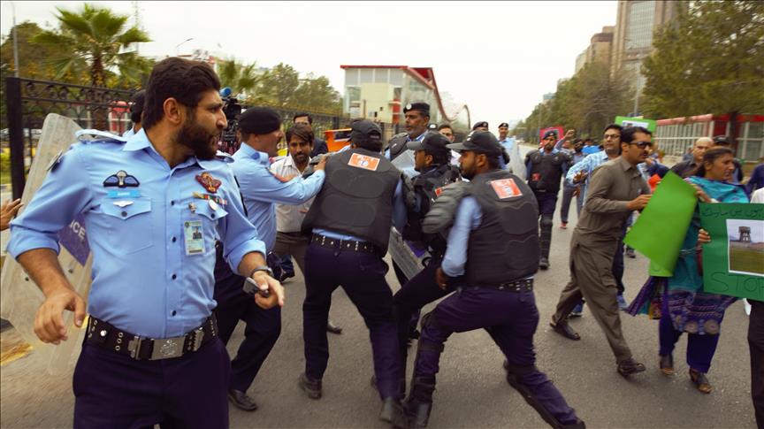 Pakistan'da Basın Özgürlüğü Günü'nde basına polis müdahalesi