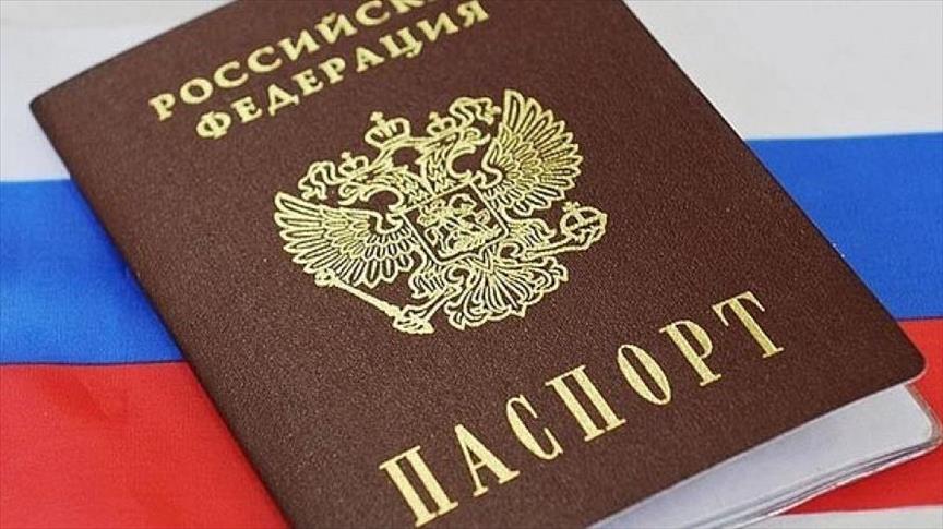 Число получивших гражданство России иностранцев растет