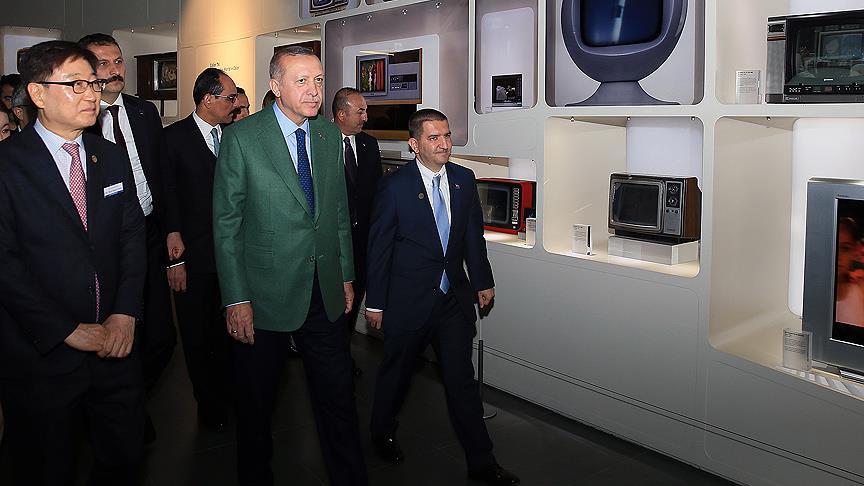 Cumhurbaşkanı Erdoğan, Samsung Dijital Şehri'ni ziyaret etti