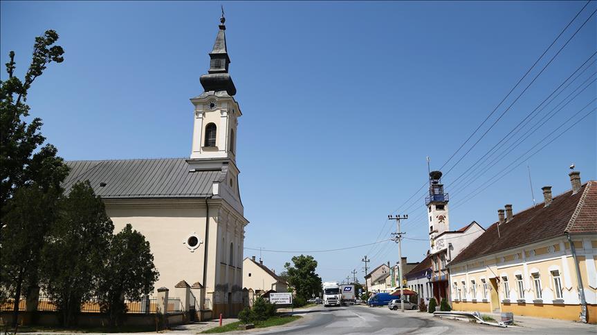 Hrtkovci 26 godina nakon progona: Meštani žive normalno, a političari žele stvoriti podele