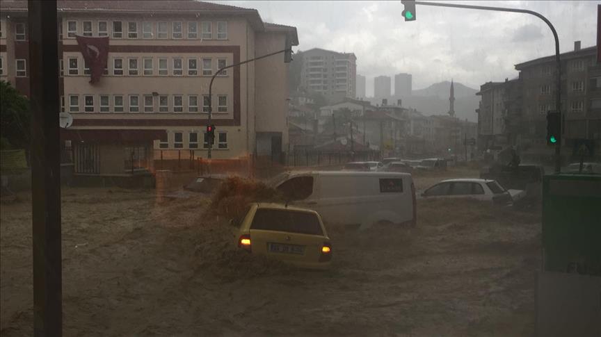 Gjashtë të lënduar nga përmbytjet në Ankara