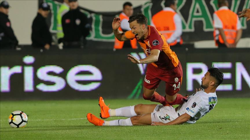 Football: Leaders Galatasaray bag another crucial win