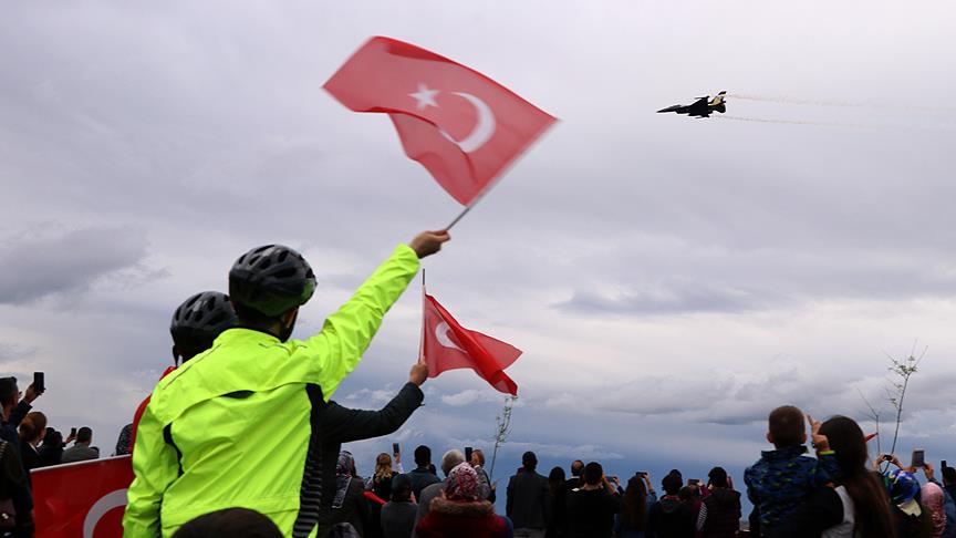 SOLOTÜRK'ten 'Türkiye'nin çatısı'nda nefes kesen gösteri
