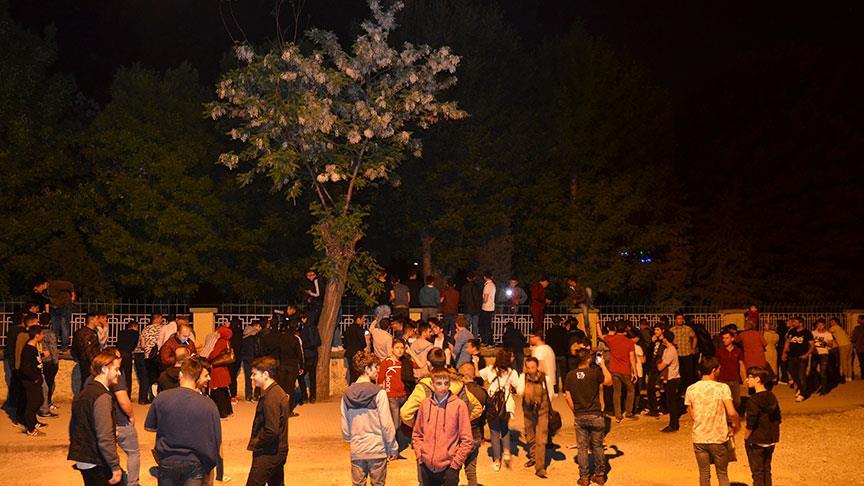 mezarlikta aglayan kiz in sirri cozuldu