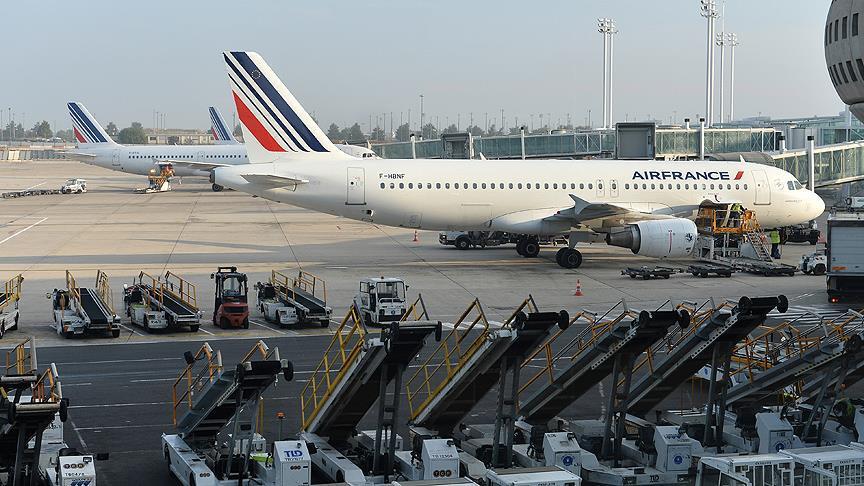 France: Strikes hit Air France, state rails