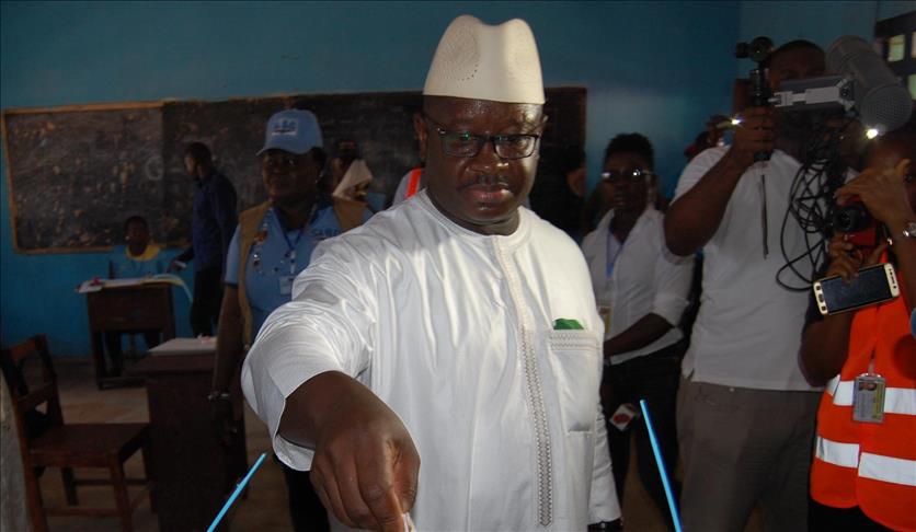 Sierra Leone: New leader sworn in before supporters
