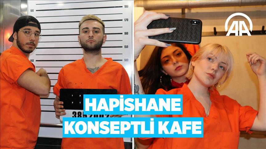 Hapishane konseptli kafe