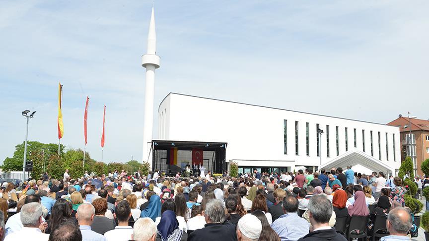 Aachen Yunus Emre Camisi ve Kültür Merkezi açıldı