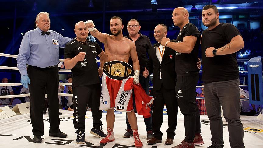 Türk boksör Altay altın kemerin sahibi oldu