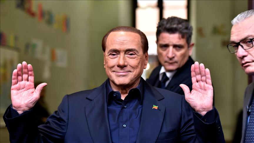 Berlusconi'nin siyasetteki yasal engeli kalktı