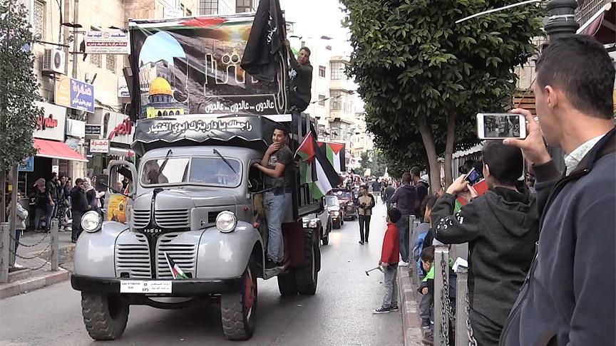 Ramallah'ta Nekbe tanığı otobüsler protestoda 