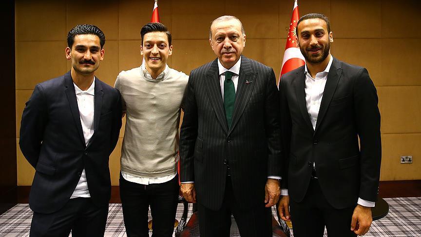 Audience accordée par Erdoğan à Özil et Gündogan: réaction polémique du président de la DFB