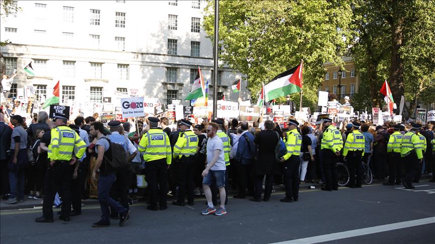 Hundreds show solidarity with Palestine in London