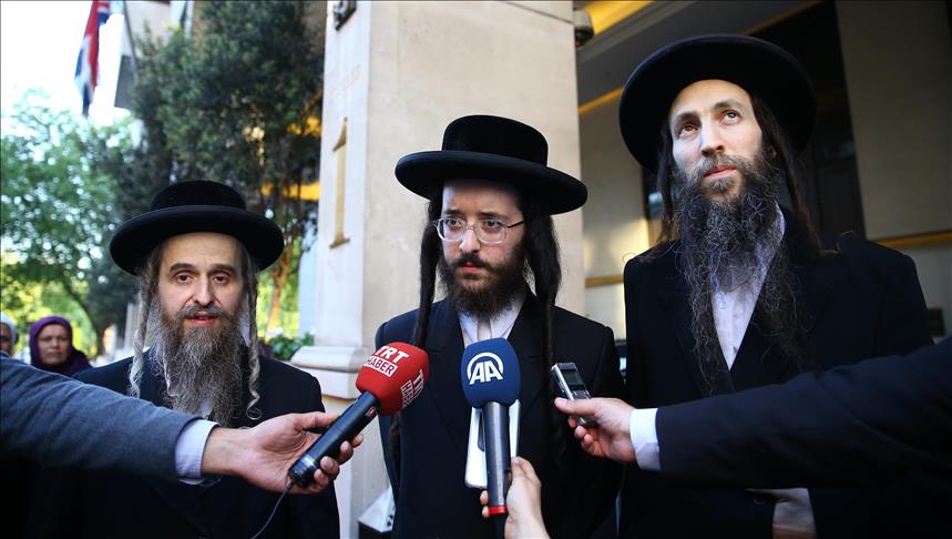 UK: Jews deliver message of condemnation to Israel
