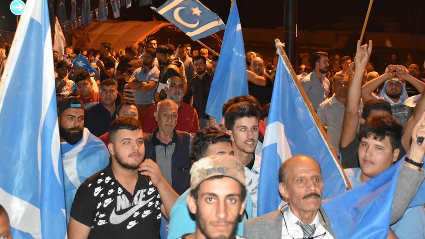Türkmen göstericiler gece nöbetlerine devam ediyor