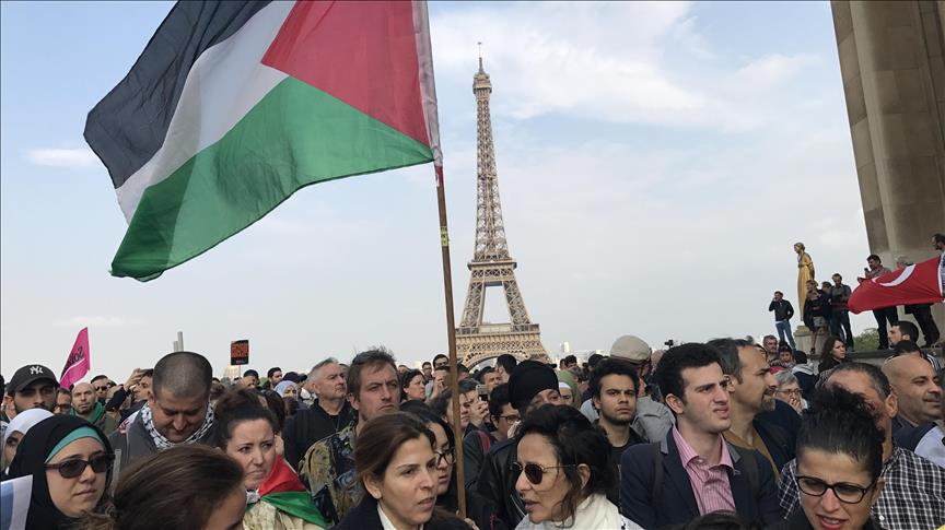 Miles de personas en París protestan contra asesinato de palestinos