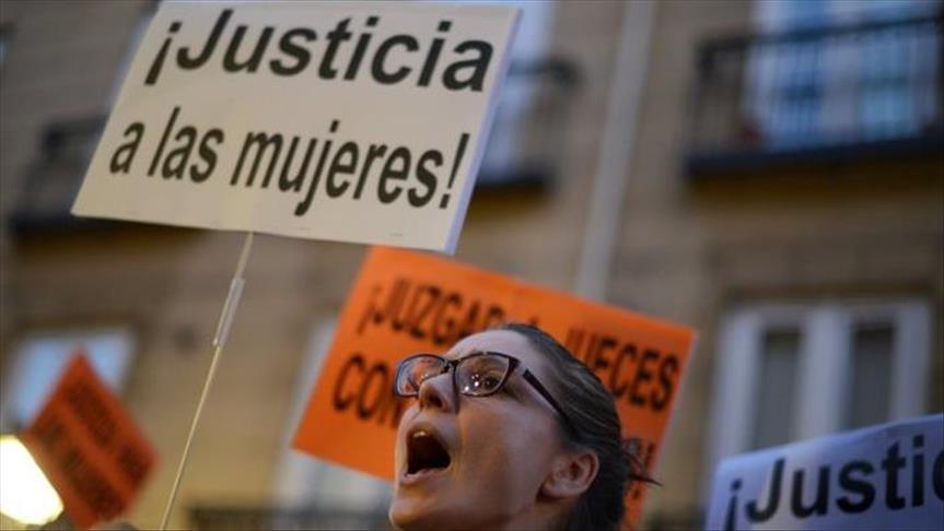 Manifestantes en España piden mayor presupuesto en políticas de género
