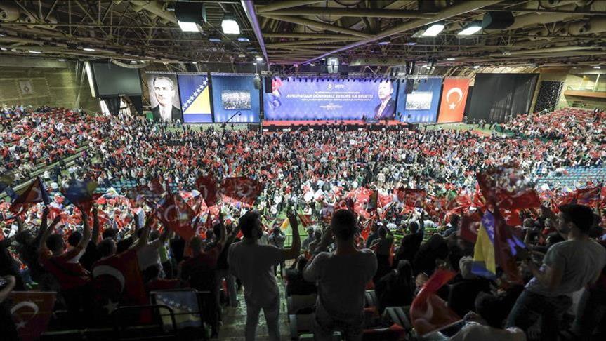 Rreth 20 mijë qytetarë nga vendet evropiane presin ardhjen e Erdoğan-it në sallën Zetra