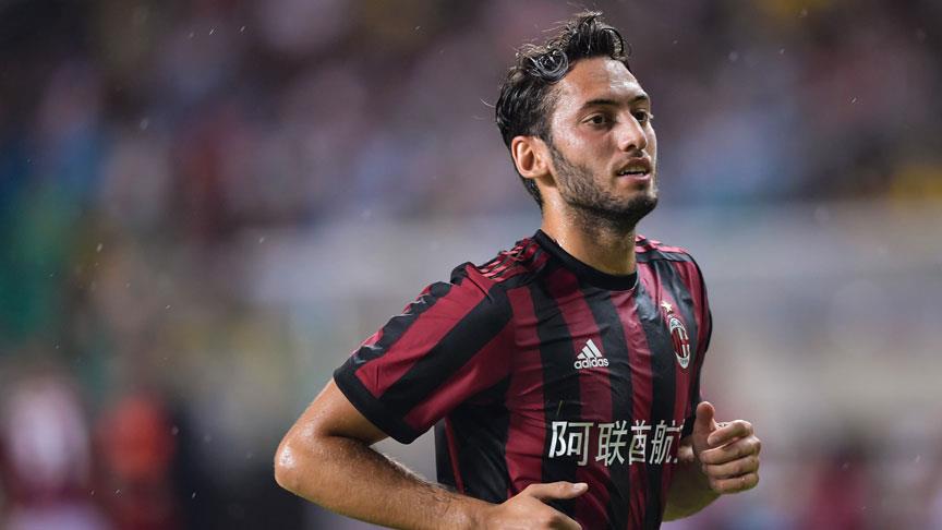 Hakan Çalhanoğlu Milan'a galibiyeti getirdi