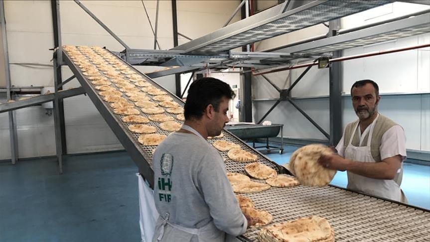 Turkish agency provides 750,000 breads to Syrians daily