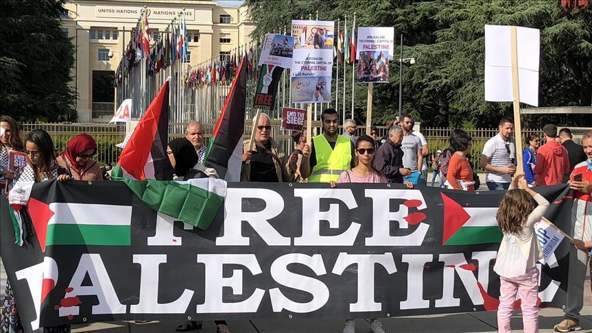 Manifestación a las afueras de la ONU en Suiza en apoyo a Palestina