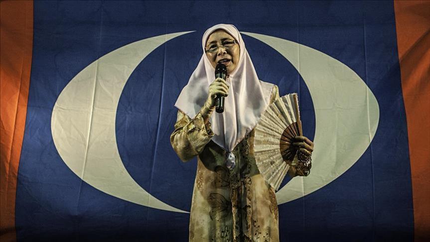 "عزيزة إسماعيل".. أول امرأة تتولى منصب نائب رئيس الوزراء في ماليزيا (بروفايل)